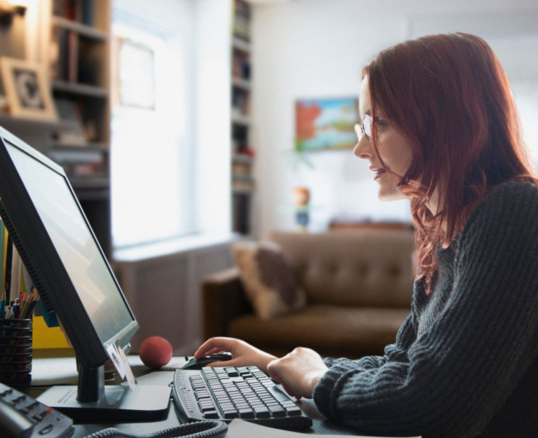 Nuestra solución para Automatización de Facturas en Holded y CRM con IA
