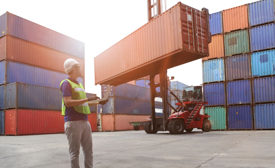 Trazabilidad por Usuario en Herramienta de Gestión de Contenedores en Puertos
